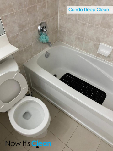 Bath Tub Cleaning